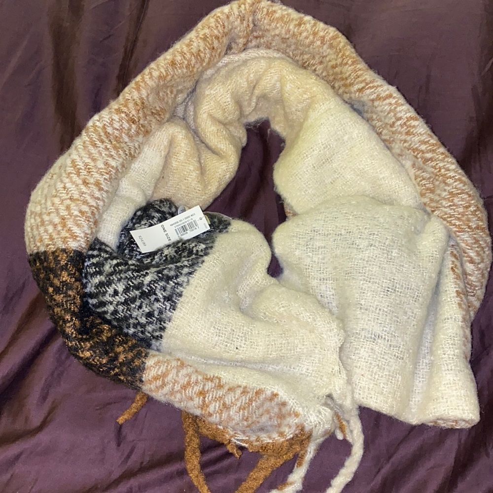 Scarf or shawl